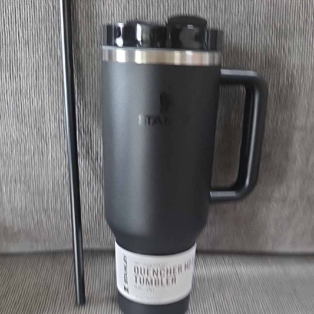 Stanley Matte Black On Black Quencher H2.0 Tumbler, 40oz., New In Box - Picture 11 of 11